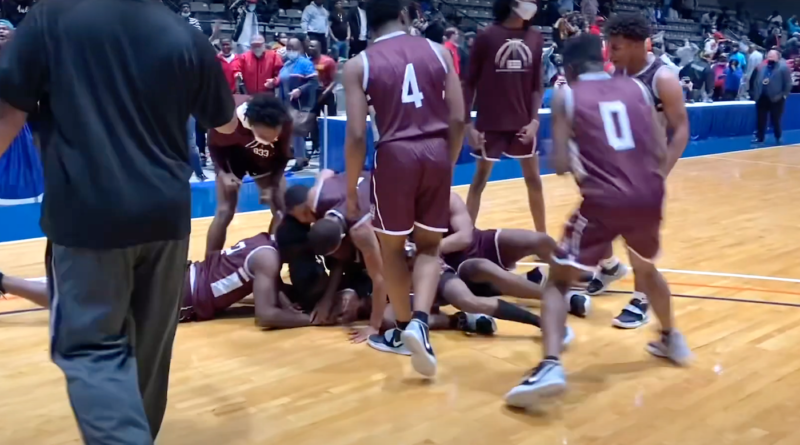 Mississippi boys basketball buzzer beater